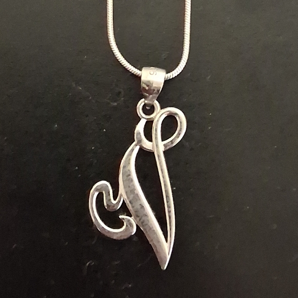 925 STERLING SILVER INITIAL V PENDANT - Picture 3 of 4